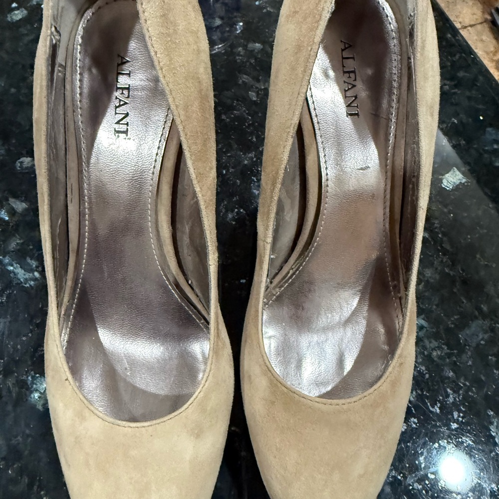High heel corkscrew pumps
